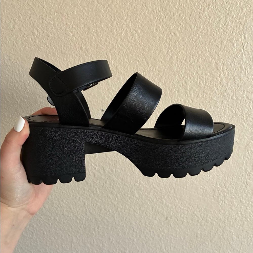 Soda Black Platform Chunky Sandal